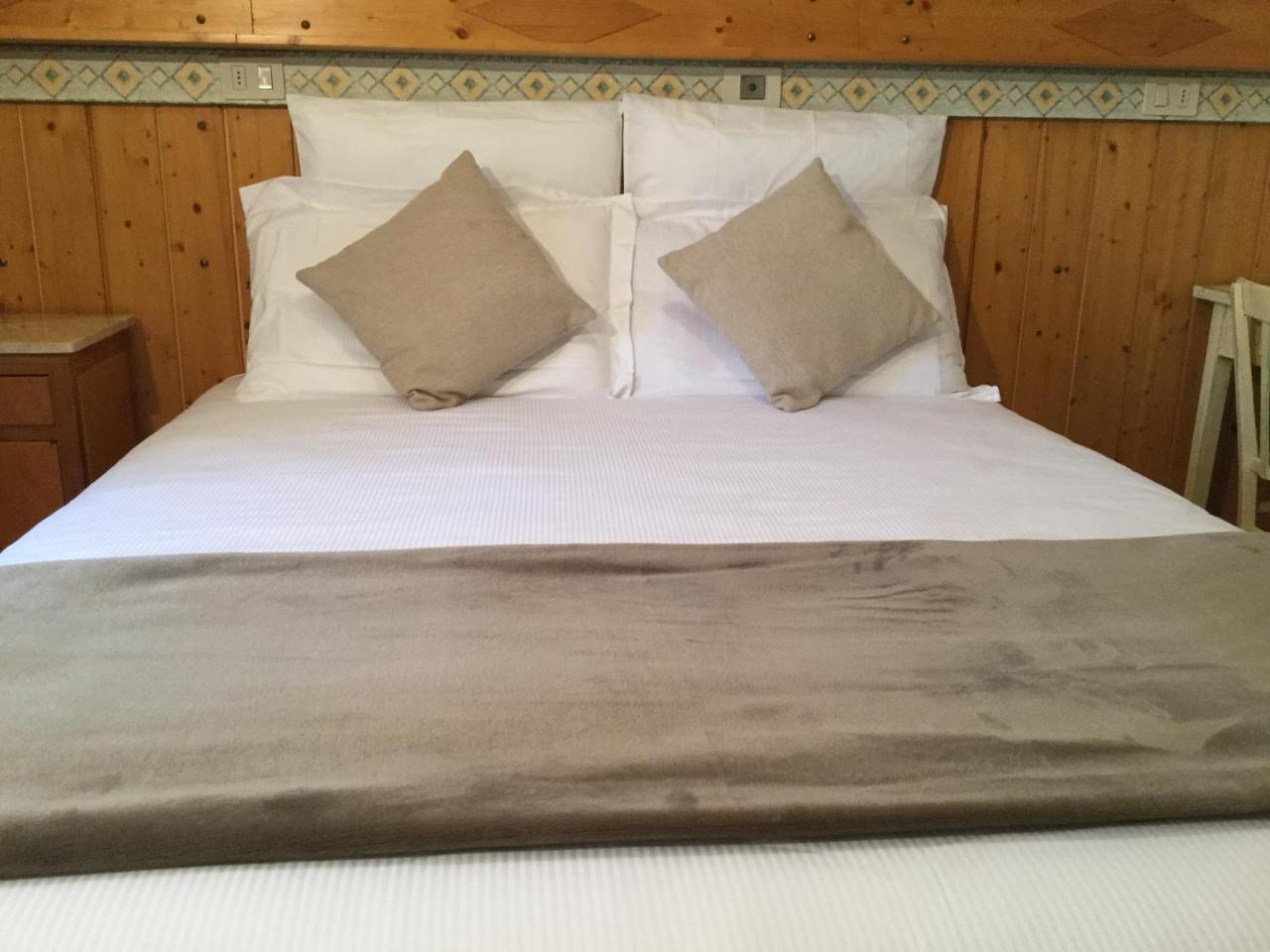 Albergo Ristorante Leso บอสโก เคียซานูโอวา ภายนอก รูปภาพ